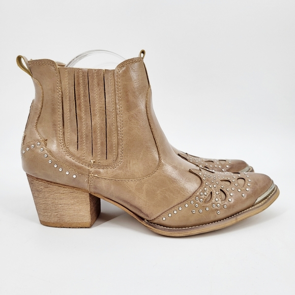 Wanted Shoes - Wanted Western Cowgirl Ankle Boots Heel Studded Tan Pointed Toe Size 8